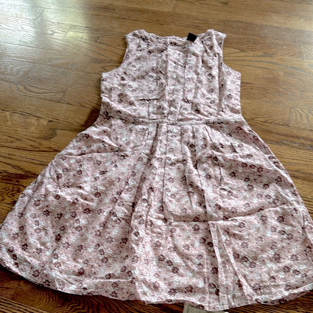 A floral print perfect for a walk in the park.   Size L (10)